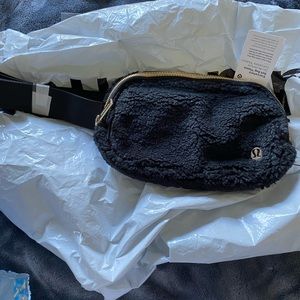 Brand new Lulu lemon Sherpa belt bag in black